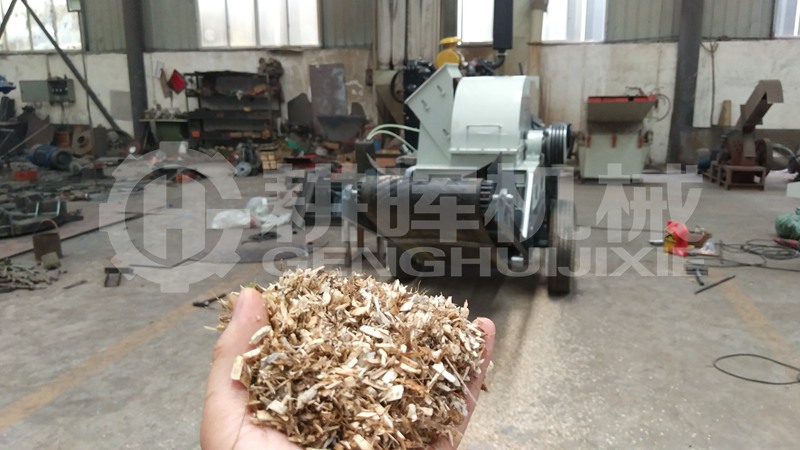 移动柴油带输送机的菇木粉碎机GH1000移动柴油自