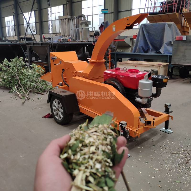 小型移动碎木机现场