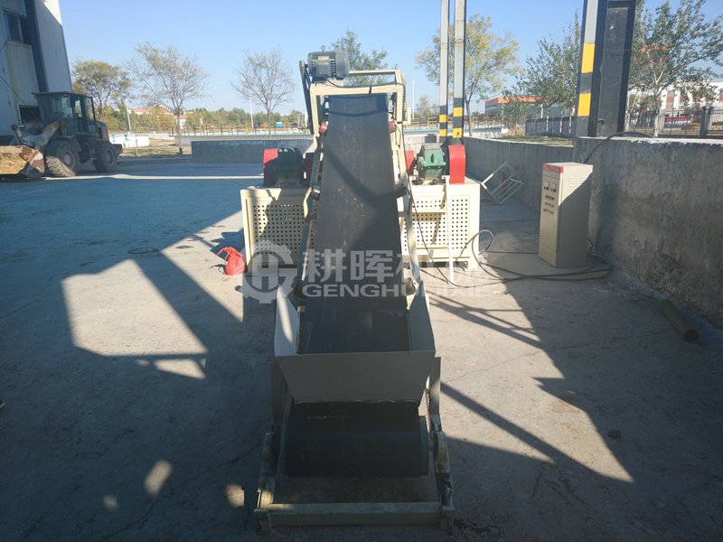 小型撕碎机现场