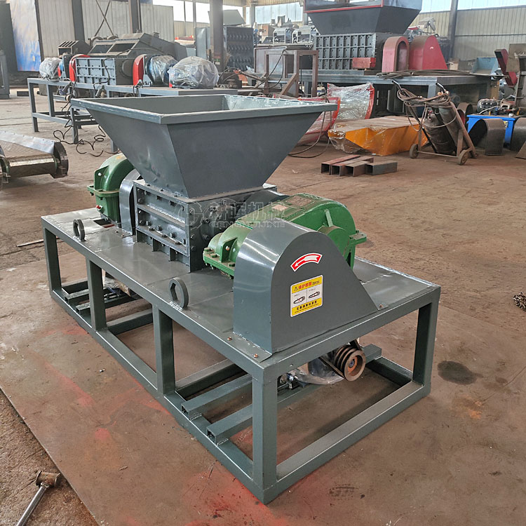 松树皮撕碎机 树皮木皮破碎机 松树皮撕碎机 树皮木皮破碎机